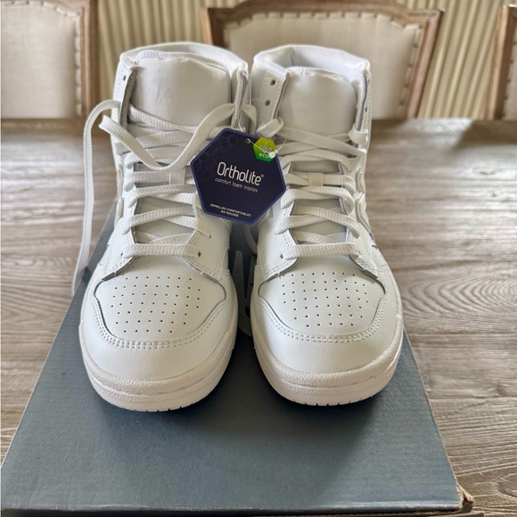 Brand New New Balance Women’s High Top Sneaker Size 8.5 White - Picture 5 of 9